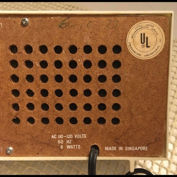 Vintage 1960s table radio Kmart model 30-61 - Picture 7 of 7
